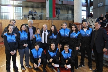 Кметът Пламен Стоилов награди състезателки от Боксов клуб "Русе" и треньора Павел Сяров за отлично представяне на Международен турнир "Странджа"