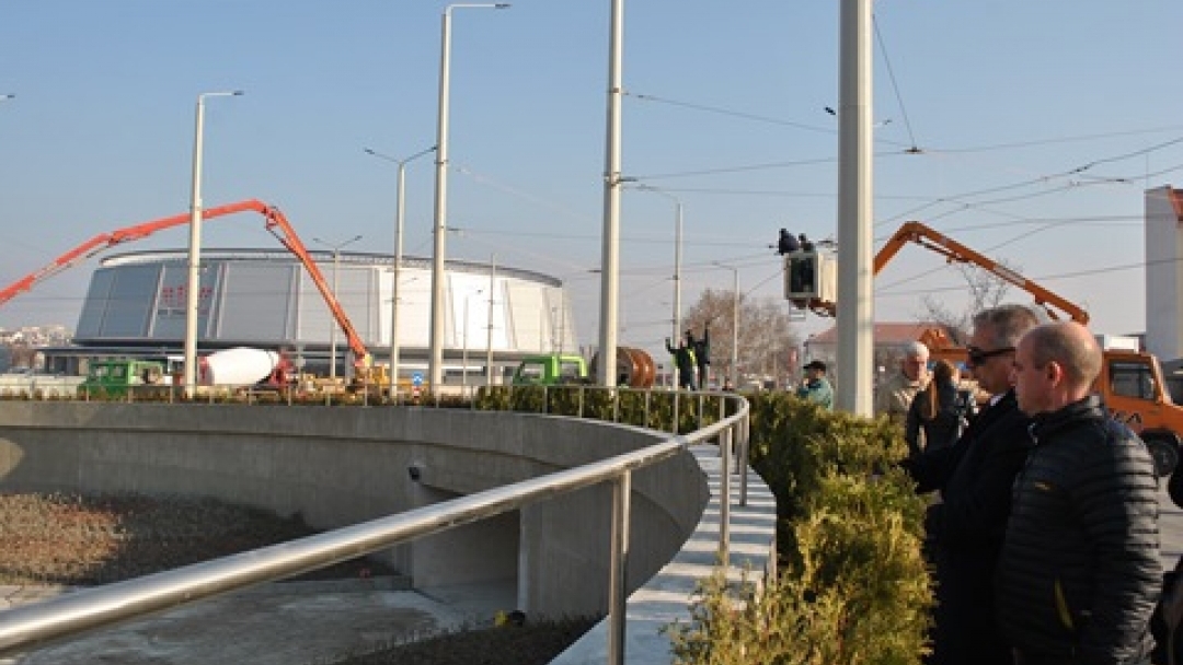 Кметът инспектира кръговото кръстовище и пробива, свързващ кв. „Родина“ с центъра