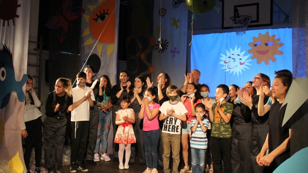 Вълнуващ спектакъл на децата от Комплекса за социални услуги в Русе