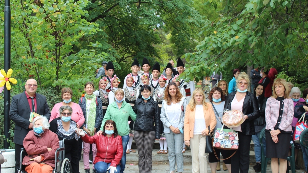 Община Русе поздравява родителите на града по    случай 1 октомври – международен ден на възрастните хора