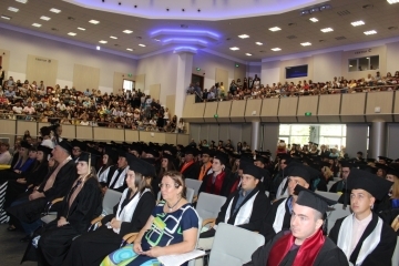 С тържествена церемония випуск 2018 на Русенския университет получи дипломите си