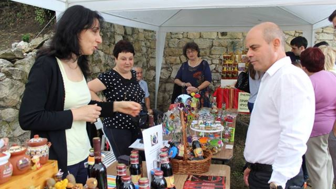 Кметът и зам.-министърът на туризма откриха винарско изложение в Русе