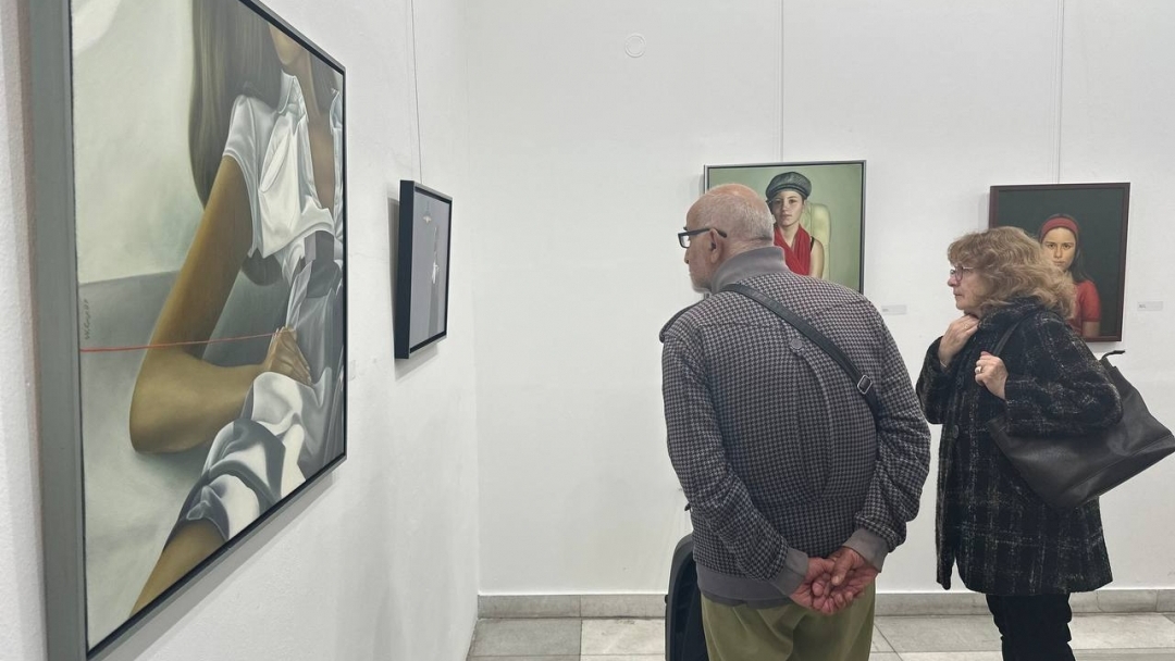 С изложбата "Завръщане" Веселин Господинов представи своята хиперреалистична представа за света и Русе