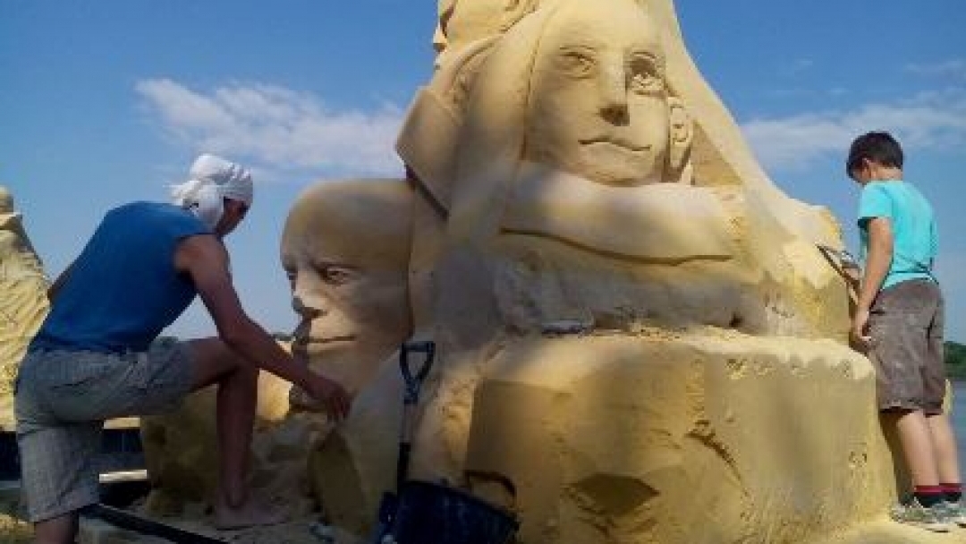 КИНО НА ОТКРИТО НА ФЕСТИВАЛА НА ПЯСЪЧНИТЕ СКУЛПТУРИ