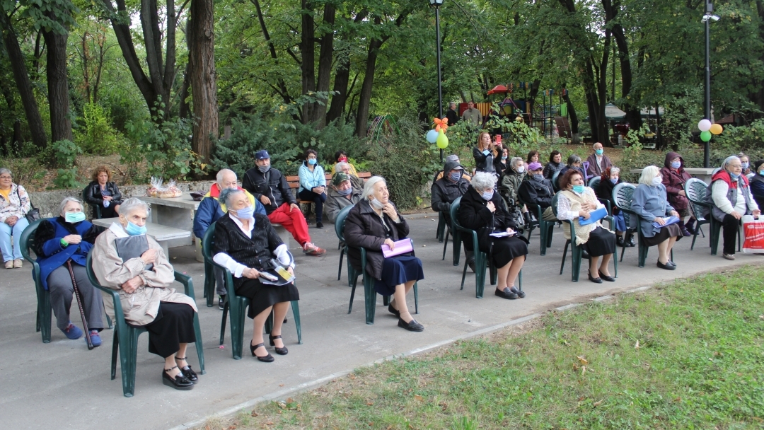 Община Русе поздравява родителите на града по    случай 1 октомври – международен ден на възрастните хора