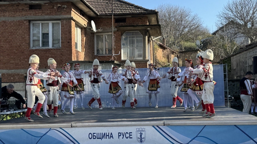 Долно Абланово отбеляза своя празник с богата фолклорна програма