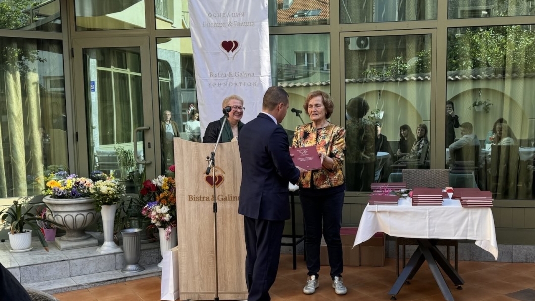 Представянето на книга за добрите сърца на фондация „Бистра и Галина“ бе уважено от кмета Пенчо Милков 