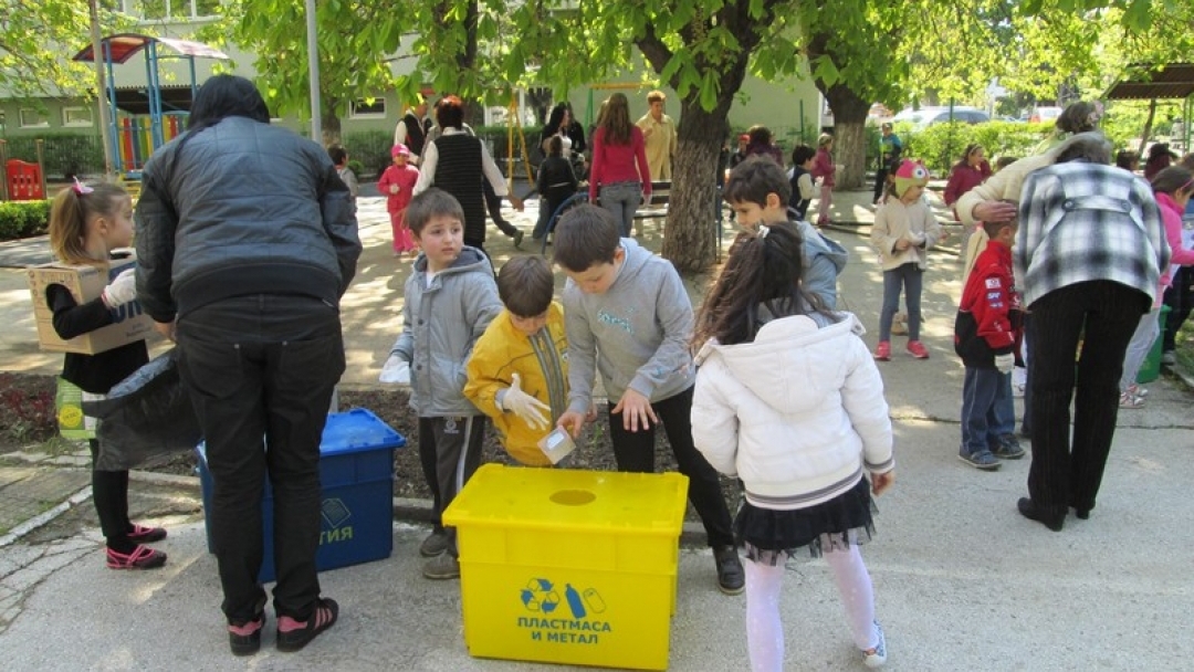 Урок за разделното събиране на отпадъците в ЦДГ „Червената шапчица”
