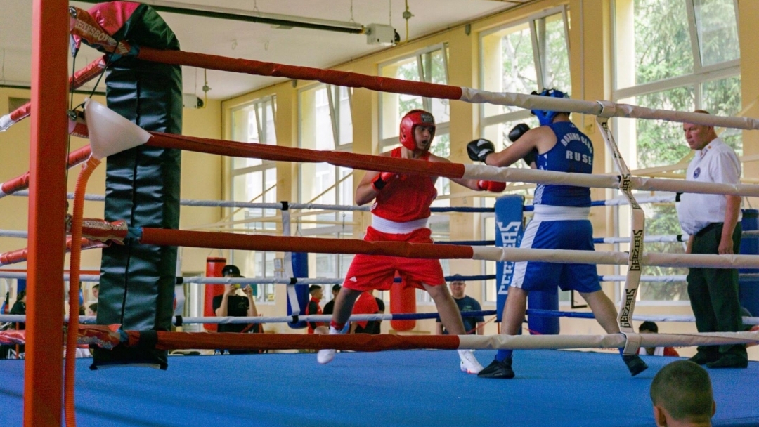 Boxers from Romania, Ukraine and Bulgaria fight for the Mayor's Cup