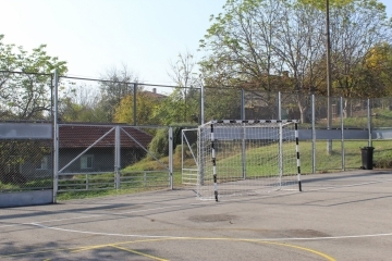 Нова мултифункционална спортна площадка бе открита в кв. "Долапите"