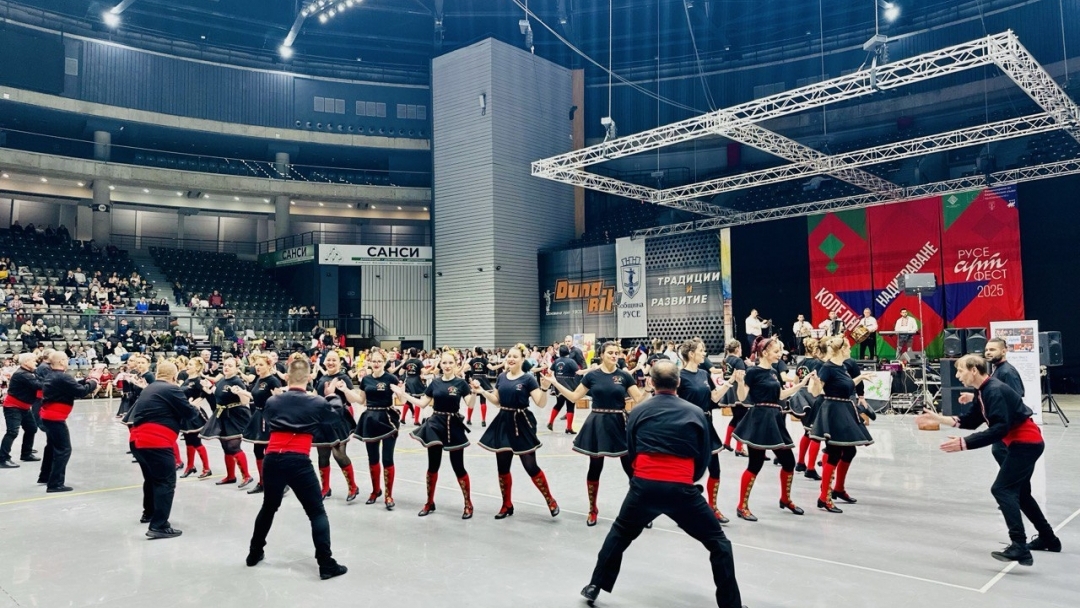 Над 800 участници представиха силата на българския фолклор в тазгодишното „Коледно надиграване“ в Русе