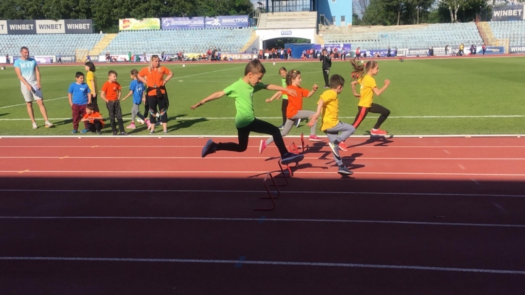 Зам.-кметът инж. Димитър Наков даде старт на Международния турнир „Младост“