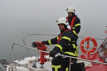 Пожарникари и спасители от Русе и Гюргево проведоха съвместно демонстрационно учение