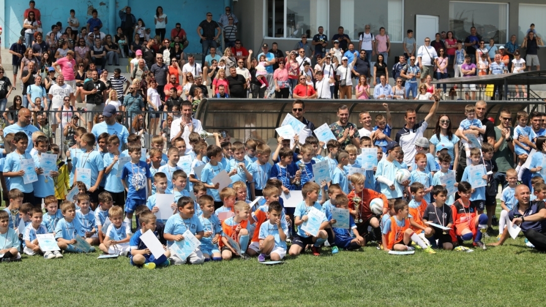 Над 350 "дракончета" се включиха в пролетен футболен турнир
