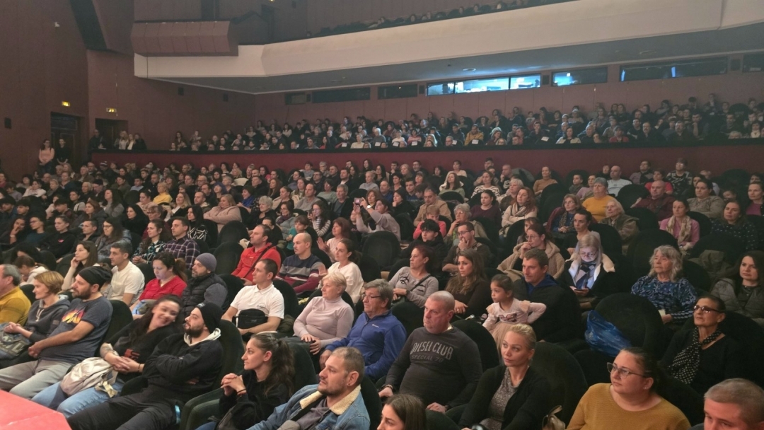 Благотворителният коледен концерт „Синьо сърце“ обедини Русе в подкрепа на децата с аутизъм