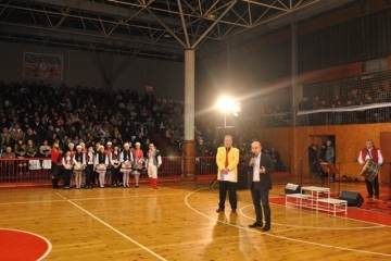 Кметът Пламен Стоилов откри традиционното Коледно надиграване