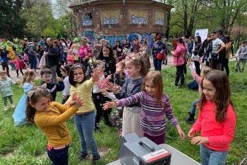 Фестивалът „Децата на Русе пеят и танцуват“ събра над 300 души в Парка на младежта