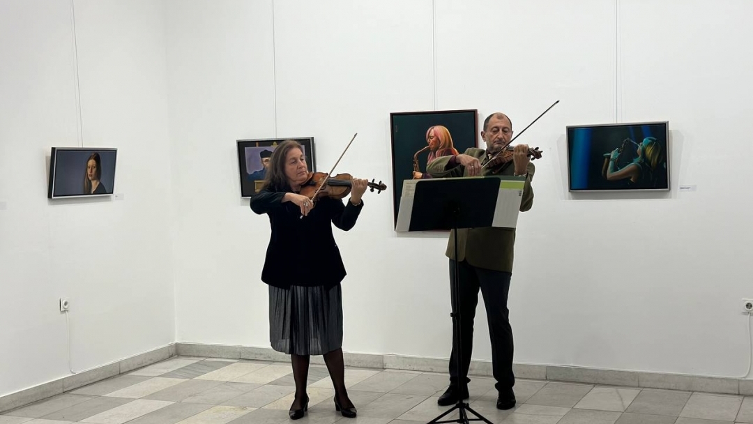 С изложбата "Завръщане" Веселин Господинов представи своята хиперреалистична представа за света и Русе