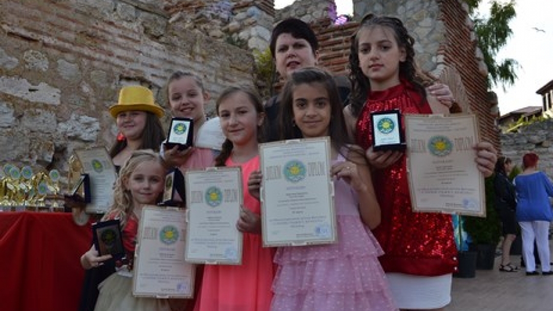 Поредно отлично представяне на солисти от Детска вокална група „Слънце” 