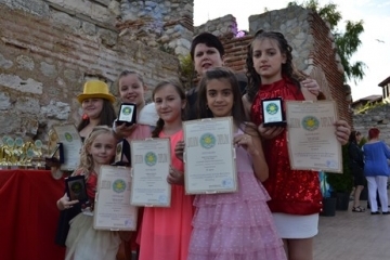 Поредно отлично представяне на солисти от Детска вокална група „Слънце” 