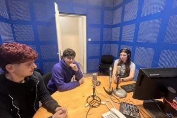 Младежкият парламент се запозна с работата на радио „Русе“ 