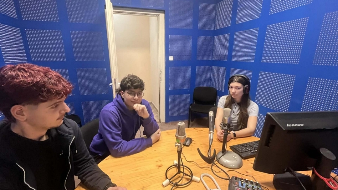 Младежкият парламент се запозна с работата на радио „Русе“ 