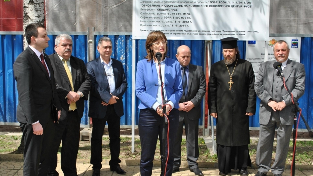 С официална церемония днес беше поставено началото на ремонта на Комплексен онкологичен център – Русе