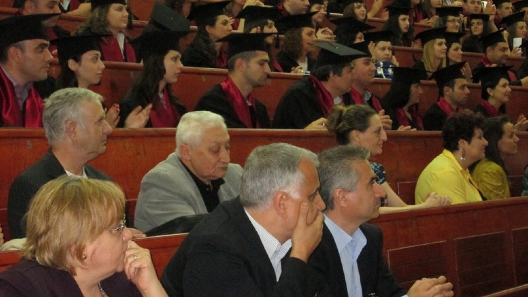 Връчиха дипломите на Випуск 2013 на Юридическия факултет на Русенския университет