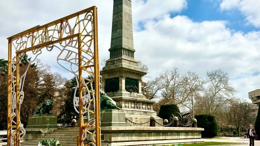 Русе посреща Великден с обогатена празнична украса на площад „Свобода“