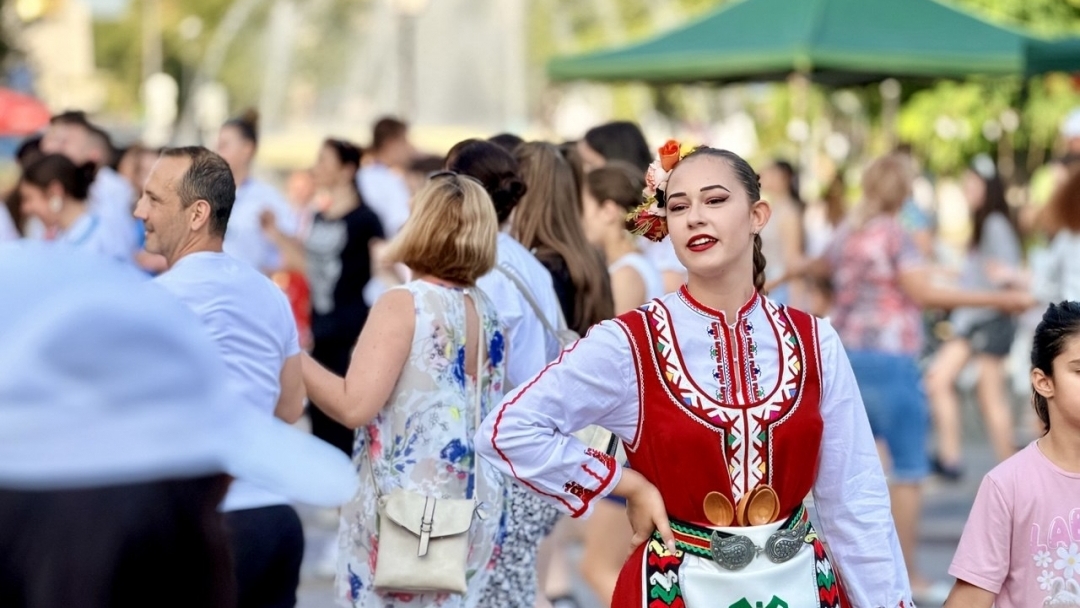 Третото издание на фестивала „МладиТЕ заедно“ отново даде сцена на таланта, творчеството и добрите каузи