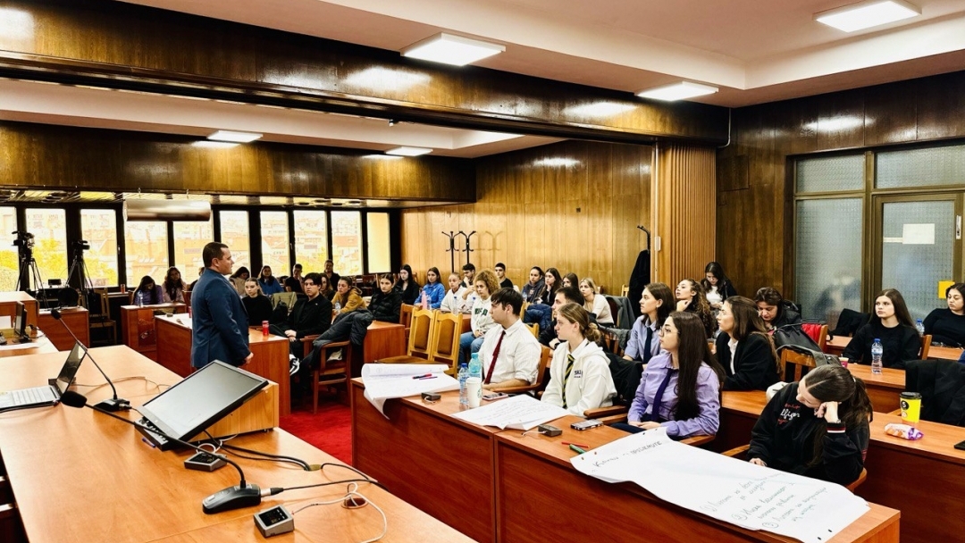 Представители на Националния младежки форум обсъдиха с Пенчо Милков идеи за развитие на града