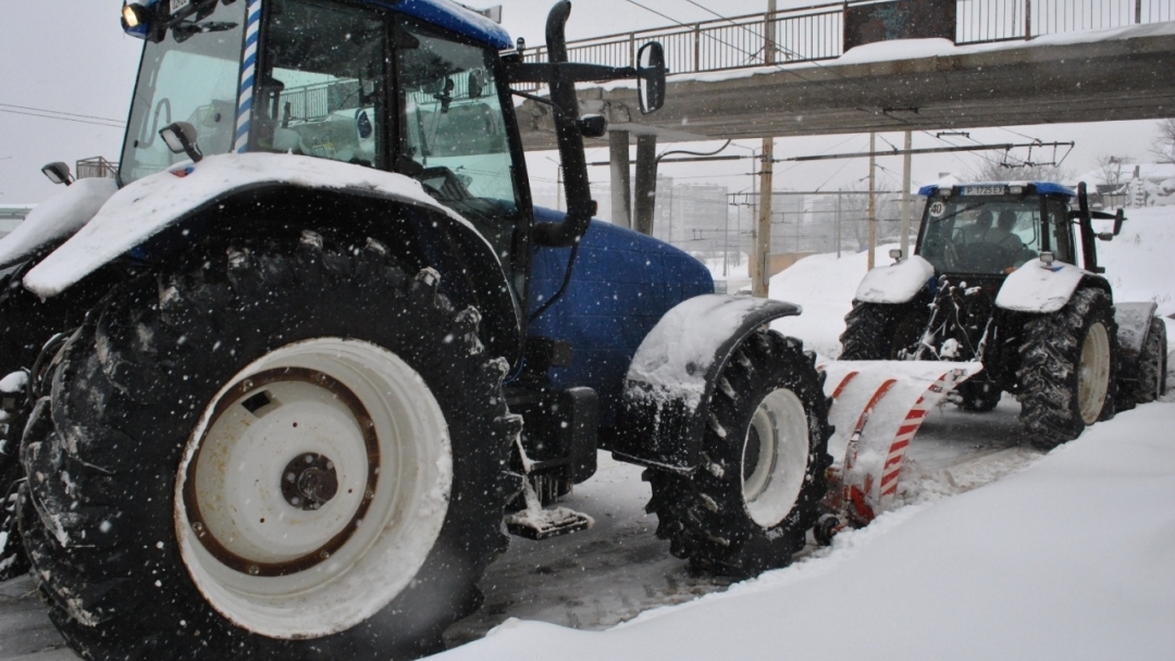 Продължава денонощното почистване на пътната мрежа в община Русе