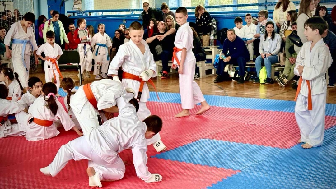 Над 100 деца се включиха в турнира по карате шинкиокушин за Купата на УСШ в Русе