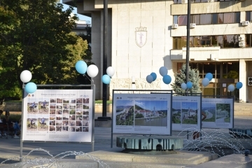 An exhibition on the central square in Ruse presents the Danube River through the lens of bicycle travelers