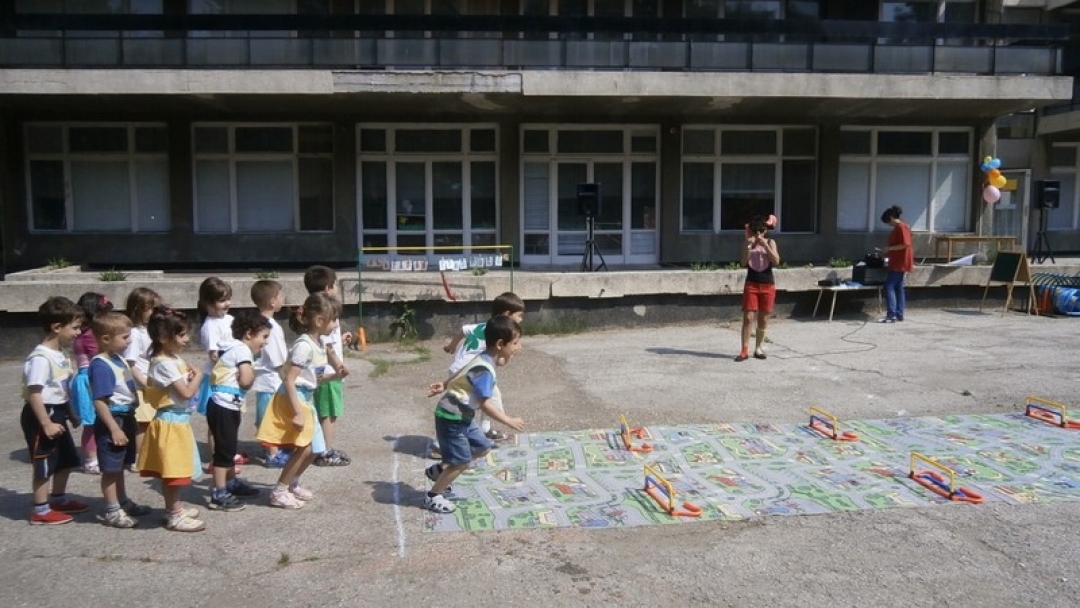 Със спортен празник и тържество завършиха учебната година  в ЦДГ „Зора”