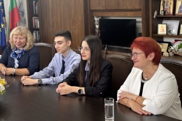 Пенчо Милков се срещна с учениците от Математическата гимназия, участвали в „Стани богат“ 