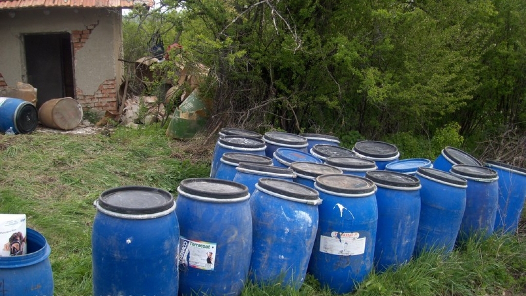 5 тона опасни пестициди разчисти Oбщина Русе от землището на село Червена вода 