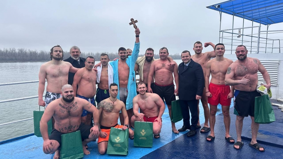 За 6-и път: Теодор Цветков извади богоявленския кръст от водите на Дунава