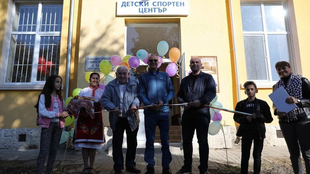 Село Сандрово вече има обновени зали по волейбол и баскетбол