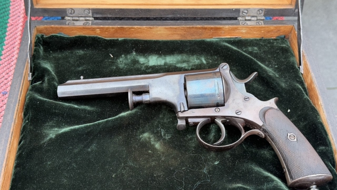 Изложба с редки оръжия на дружество „Традиция" разказва за славната военна история на България