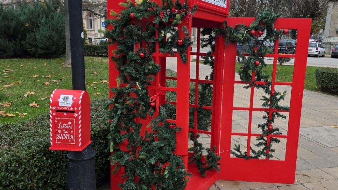 Лайънс клуб „Вдъхновение“ дари празнична украса на града по повод фестивала „Русе – коледната звезда на Дунав“
