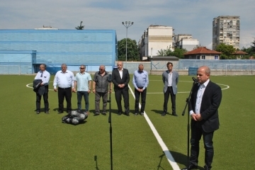 Кметът Стоилов и министър Кралев откриха тренировъчно игрище на стадион „Дунав”