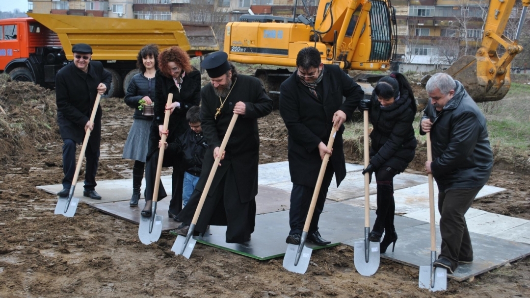 Направиха първата копка за ново детско заведение по проект „СВЕТИЛНИК“ на Община Русе