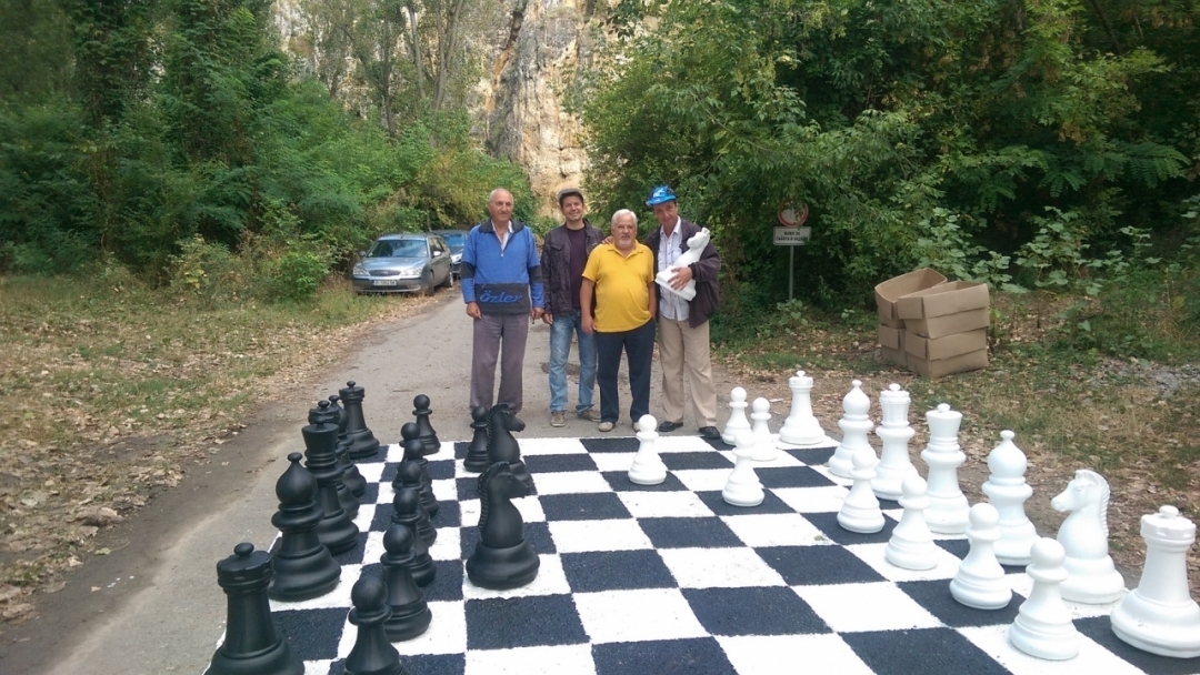 Малки и големи шахматисти се събраха на турнир „Бенони“