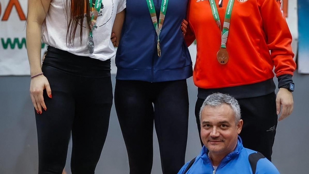 Yova Petrova from Ruse with a gold medal from the National Championship for Men and Women in Athletics