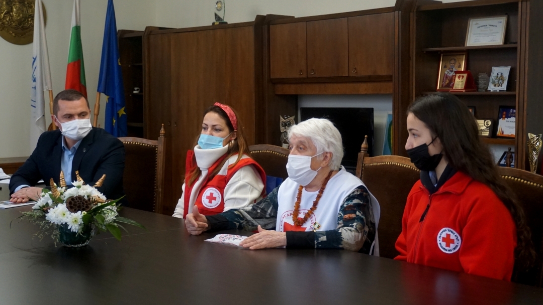 Ръководството на Община Русе почете доброволците по случай международния им празник