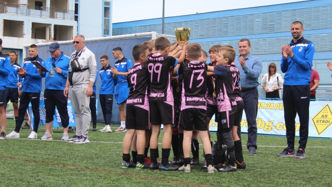 12 клуба мериха сили в първото издание на футболния турнир „Dunav cup“ в Русе