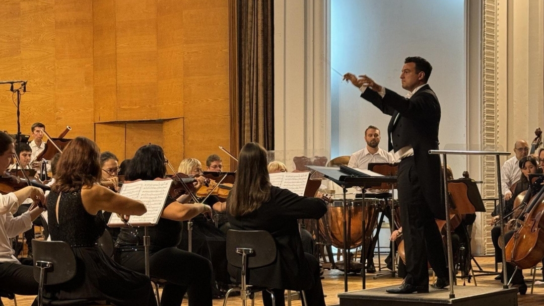 Кметът Пенчо Милков удостои оперния певец Стоян Стоянджов със златна значка за 40 години творческа дейност