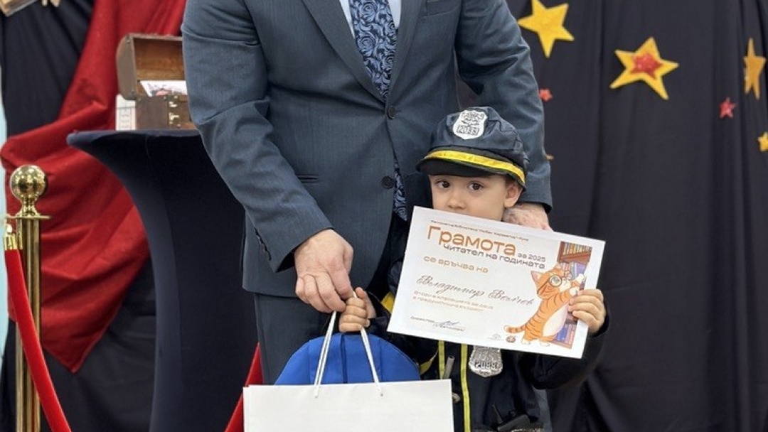 С над 200 прочетени книги 10-годишният Симеон Гюров стана най-четящото дете на Русе за 2025 г.