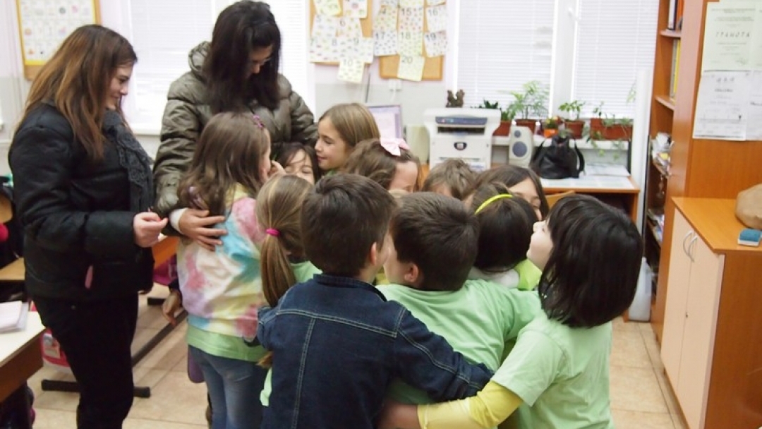 Общинският младежки дом отбеляза Световния ден на прегръдката